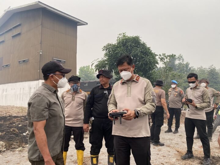Bersama Kabinda, Kapolda Kalteng Tinjau Penanganan Karhutla di Manduhara