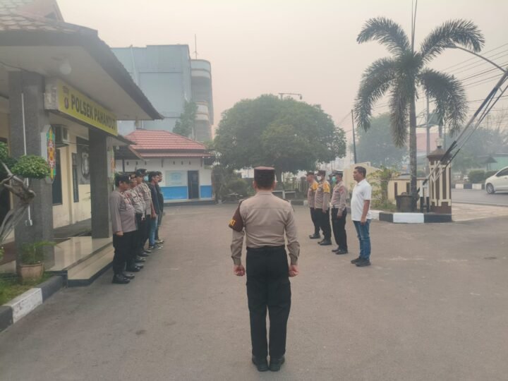 Buktikan Kesiapan Melayani, Personel Polsek Pahandut Apel Serah Terima Piket