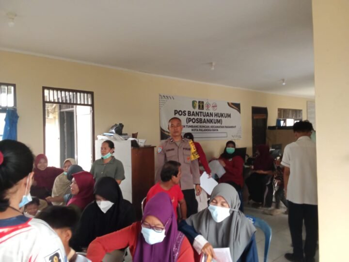 Dampingi Skrining TB Terintegrasi CKG, Bhabinkamtibmas Tumbang Rungan Sampaikan Imbauan Karhutla