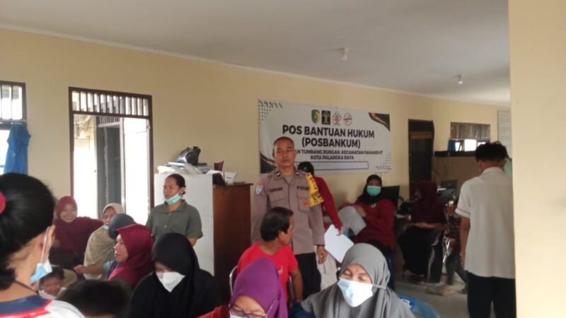Dampingi Skrining TB Terintegrasi CKG, Bhabinkamtibmas Tumbang Rungan Sampaikan Imbauan Karhutla