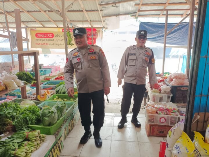 Kunjungi Pasar Rakyat Tangkiling, Polsek Bukit Batu Hadirkan Rasa Aman ke Semua Kalangan