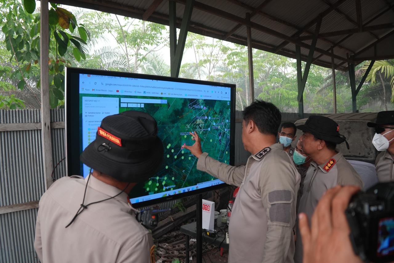 Cek Karhutla di Km 17 Hingga 23 Palangka Raya, Kapolda Kalteng Optimalkan Penambahan Sumur Bor Permudah Pemadaman