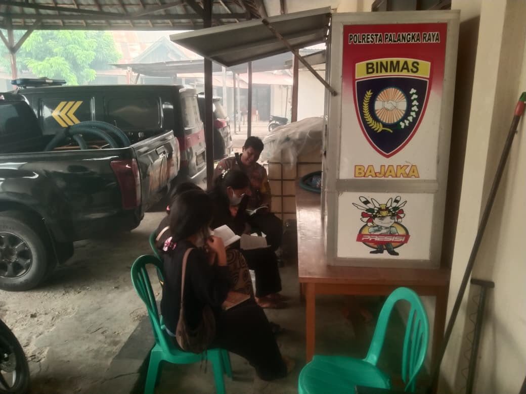 Tingkatkan Minat Baca ke Masyarakat, Bhabinkamtibmas Langkai Hadirkan Bajaka Presisi