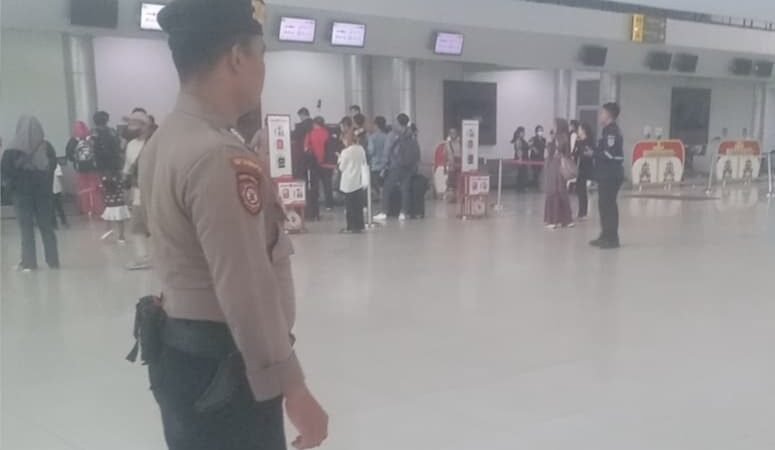 Tugaskan Personel, Satpamobvit Polresta Palangka Raya Jaga Ketertiban di Bandara Tjilik Riwut