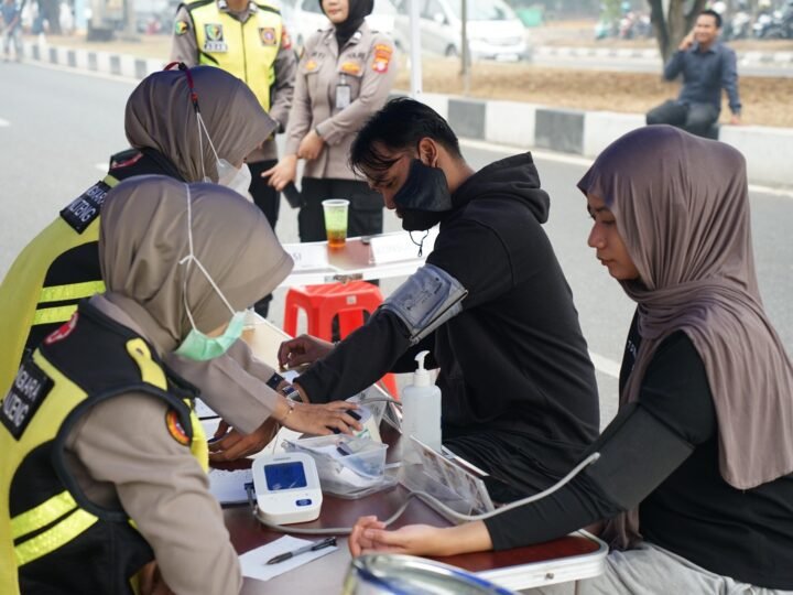 Peduli Kesehatan Masyarakat Terdampak Asap Karhutla, Rumkit Bhayangkara Berikan Layanan Kesehatan Gratis di CFD