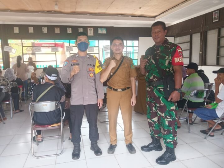 Pastikan Penyaluran Tepat Sasaran, Polsek Pahandut Polresta Palangka Raya Kawal Bantuan Pangan
