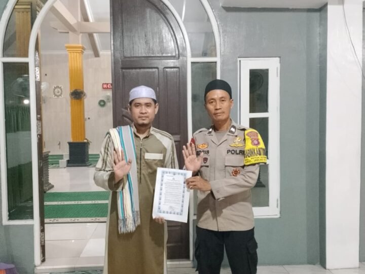 Sosialisasikan Maklumat Kapolda, Bhabinkamtibmas Polsek Pahandut Ingatkan Larangan Bakar Lahan