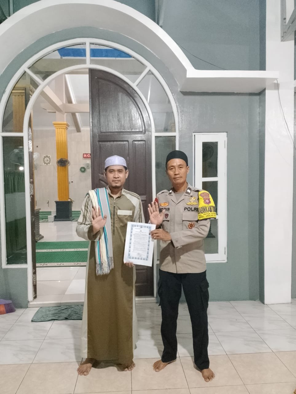 Sosialisasikan Maklumat Kapolda, Bhabinkamtibmas Polsek Pahandut Ingatkan Larangan Bakar Lahan
