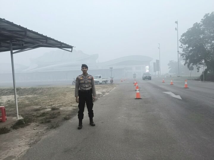 Jaga Aktivitas Penerbangan, Satpamobvit Polresta Palangka Raya Amankan Bandara Tjilik Riwut
