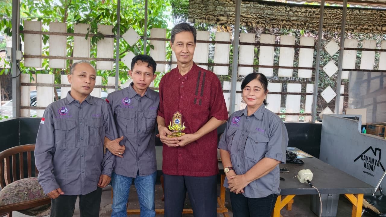 HUT ke-27 IPJI, DPW Kalteng Berikan Penghargaan kepada Hartany Soekarno sebagai Tokoh Jurnalis