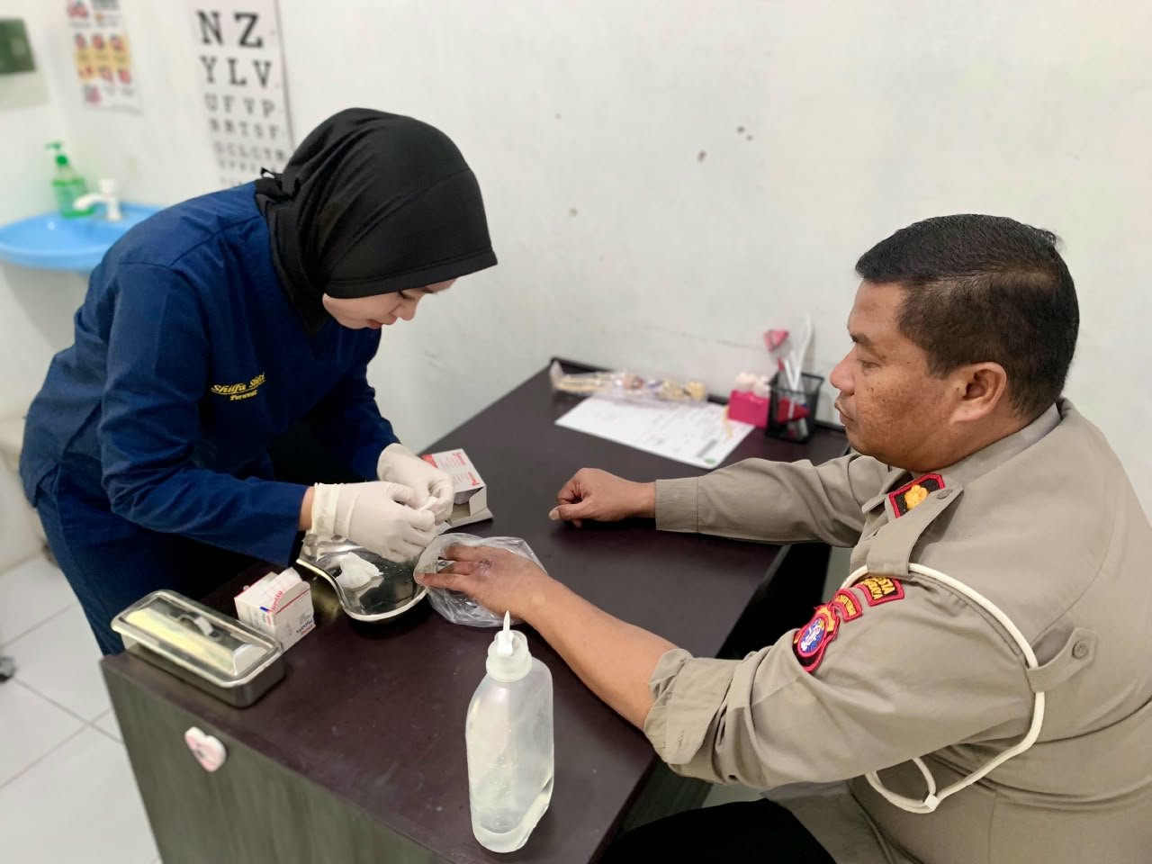 Jelang Akhir Pekan, Sidokkes Polresta Palangka Raya Berikan Pelayanan Kesehatan di Klinik