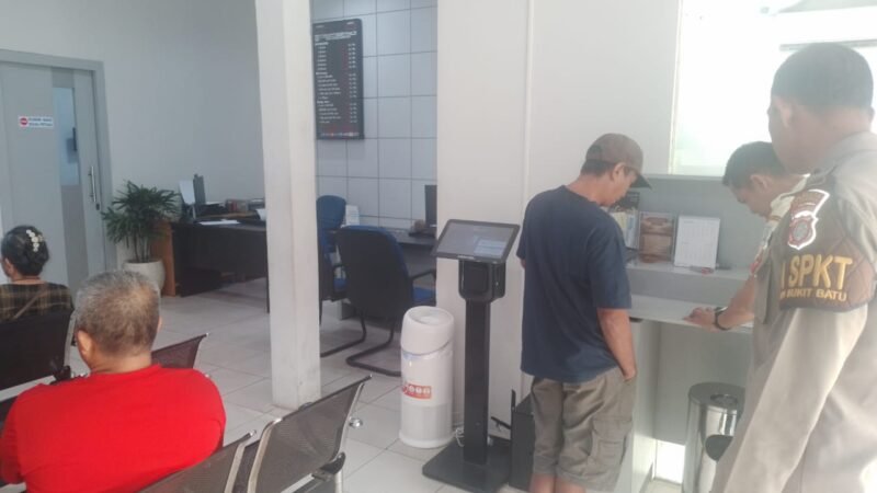 Sambil Sharing dengan Nasabah, Polsek Bukit Batu Imbau Waspada Cyber Crime