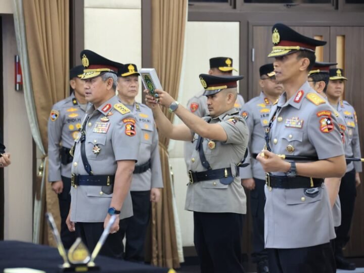 Kapolri Pimpin Sertijab dan Kenaikan Pangkat Sejumlah PJU Mabes dan Kapolda