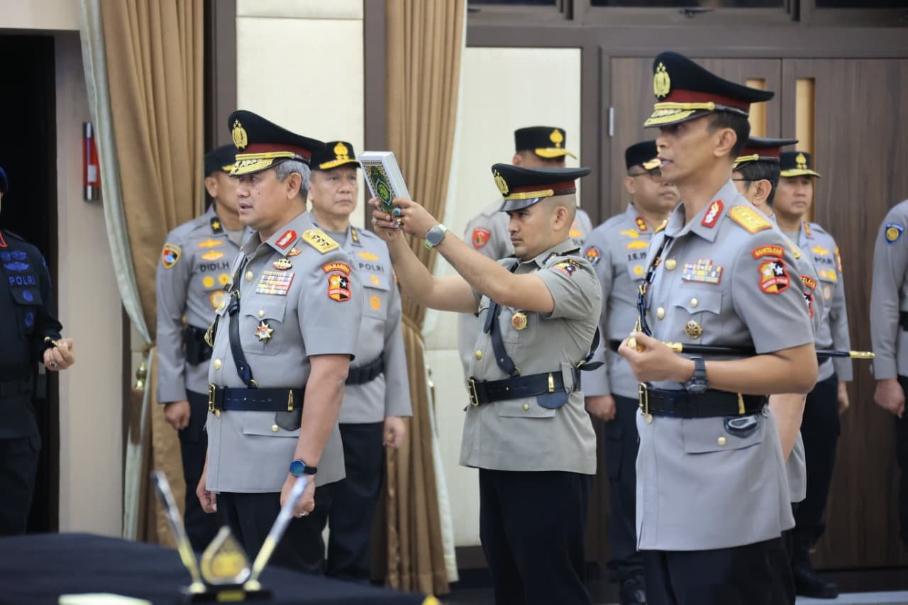 Kapolri Pimpin Sertijab dan Kenaikan Pangkat Sejumlah PJU Mabes dan Kapolda
