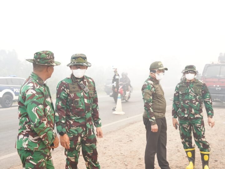 Pangdam XXII/Tambun Bungai Pimpin Langsung Evaluasi Taktis Karhutla Sambang Lihum: Terapkan Metode Pembalikan Tanah Gambut