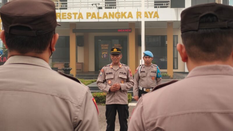 Sebelum Pulang, Kasatbinmas Pimpin Apel Personel di Mapolresta Palangka Raya