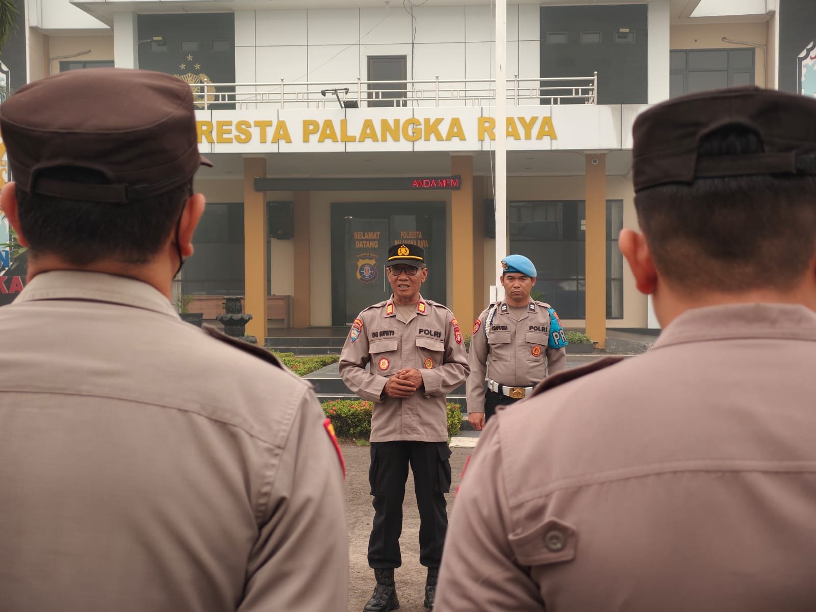 Sebelum Pulang, Kasatbinmas Pimpin Apel Personel di Mapolresta Palangka Raya