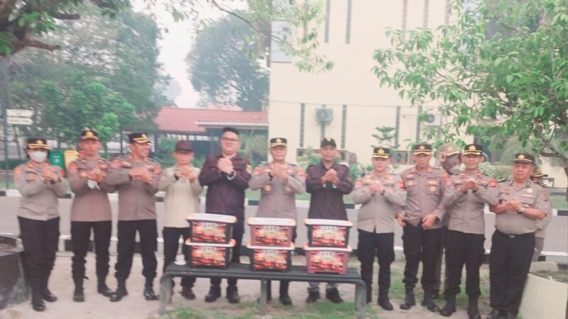 Dukung Ditbinmas Polda Kalteng Tanggulangi Karhutla, KBPP Polri Beri Tali Asih Dan Bersinergi Padamkan Api