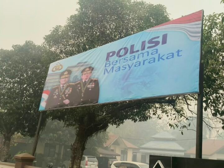 Perkuat Kemitraan, Polsek Pahandut Pasang Spanduk Polisi Bersama Masyarakat