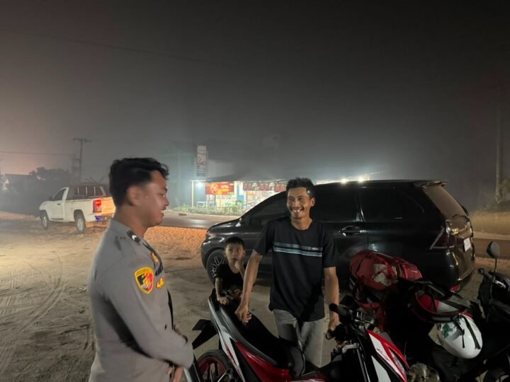 Sambangi Warung, Polsek Rakumpit Sampaikan Imbauan Kamtibmas kepada Warga