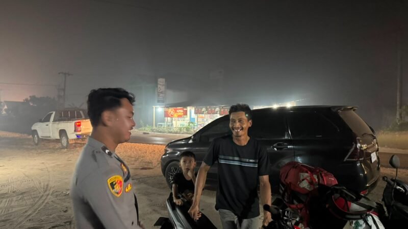 Sambangi Warung, Polsek Rakumpit Sampaikan Imbauan Kamtibmas kepada Warga