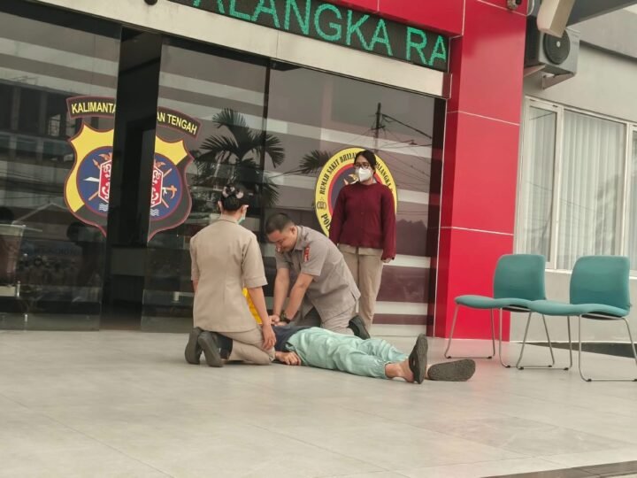Perkuat Koordinasi dan Respons Kegawatdaruratan, Rumkit Bhayangkara Palangka Raya Gelar Simulasi Code Blue