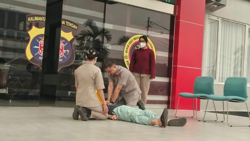 Perkuat Koordinasi dan Respons Kegawatdaruratan, Rumkit Bhayangkara Palangka Raya Gelar Simulasi Code Blue