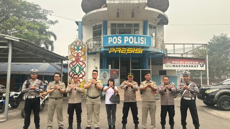 Perkuat Kolaborasi Dan Sinergi, Ditbinmas Polda Kalteng Bersama KBPP Polri Bagikan 1.000 Masker Kepada Masyarakat