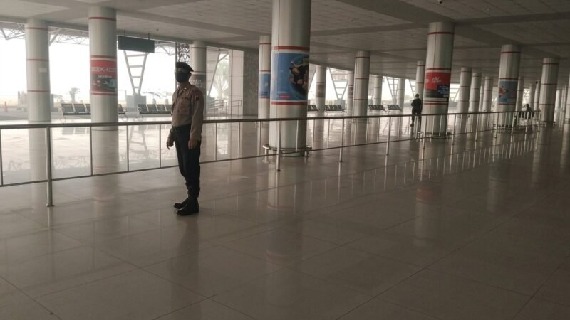 Dukung Aktivitas Transportasi Udara, Satpamobvit Polresta Palangka Raya Jaga Bandara Tjilik Riwut