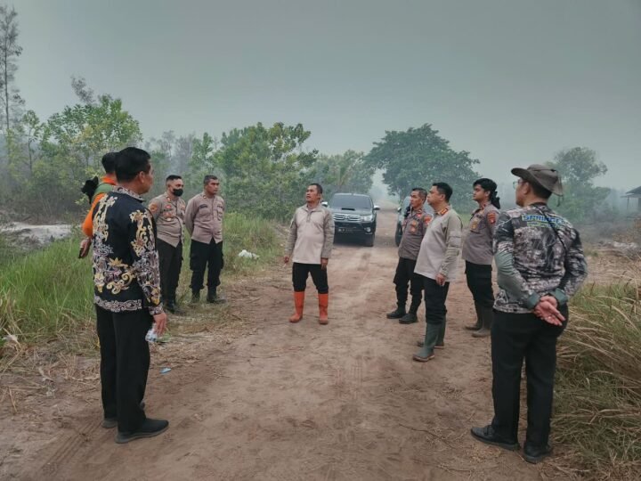 Pastikan Penanganan Karhutla Terkendali, Kapolresta Palangka Raya Cek Titik Api Km 38