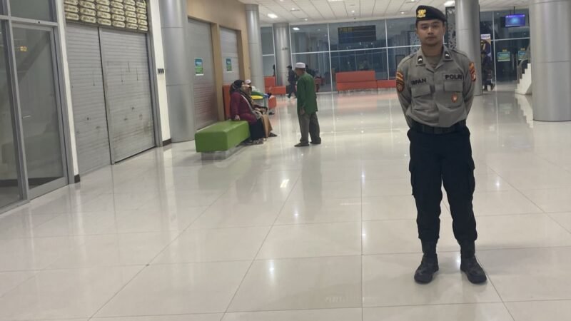 Di Bandara Tjilik Riwut, Personel Satpamobvit Polresta Palangka Raya Optimalkan Pengawasan Keamanan