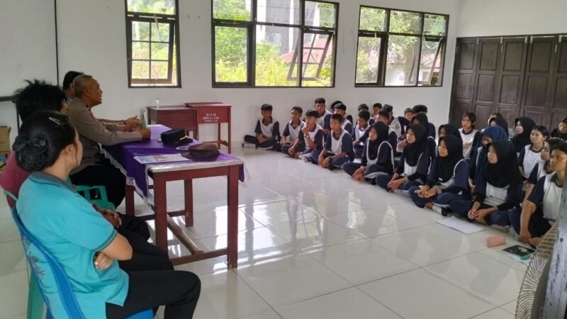Kenalkan SMA Kemala Taruna Bhayangkara, Polsek Bukit Batu Sosialisasikan SPMB di SMPN 5 Palangka Raya