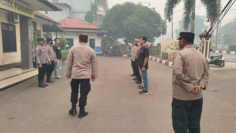 Jaga Kesiapan Pelayanan, Polsek Pahandut Laksanakan Serah Terima Piket