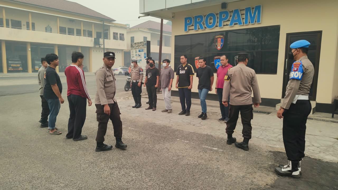 Sebelum Pelayanan Digelar, Pamapta III SPKT dengan Piket Fungsi Polresta Palangka Raya Apel Bersama