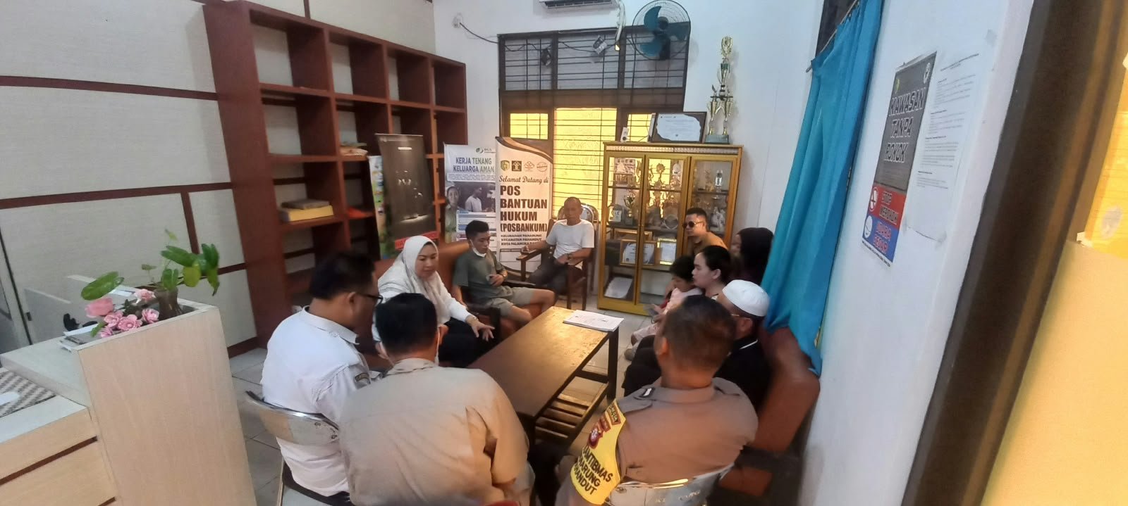 Kedepankan Musyawarah, Polsek Pahandut Dampingi Mediasi Hak Asuh Anak di Panarung
