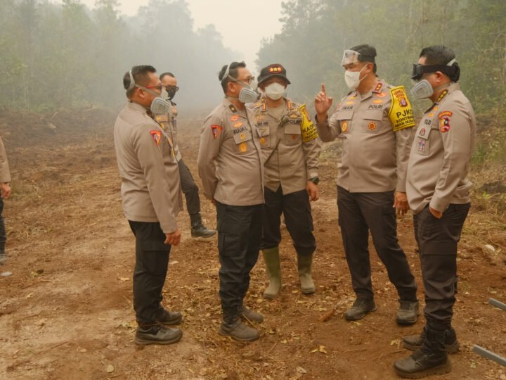 Astamaops Kapolri Bersama Kapolda Kalteng Tinjau Langsung Penanganan Karhutla di Banturung