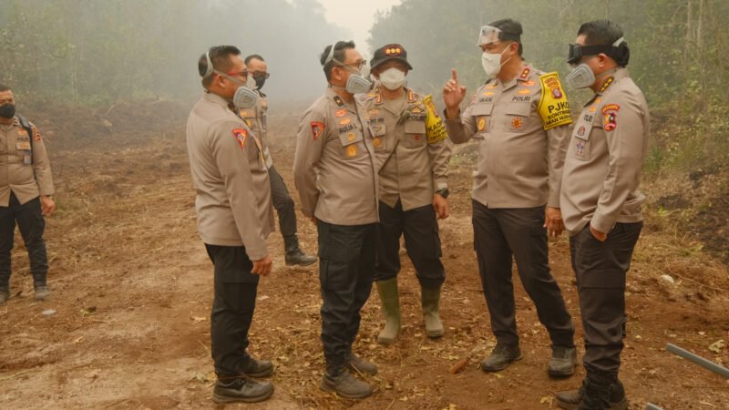 Astamaops Kapolri Bersama Kapolda Kalteng Tinjau Langsung Penanganan Karhutla di Banturung