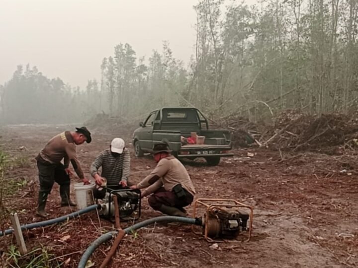 Cegah Api Meluas, Satgas Karhutla Polresta Padamkan Lahan di Tangkiling