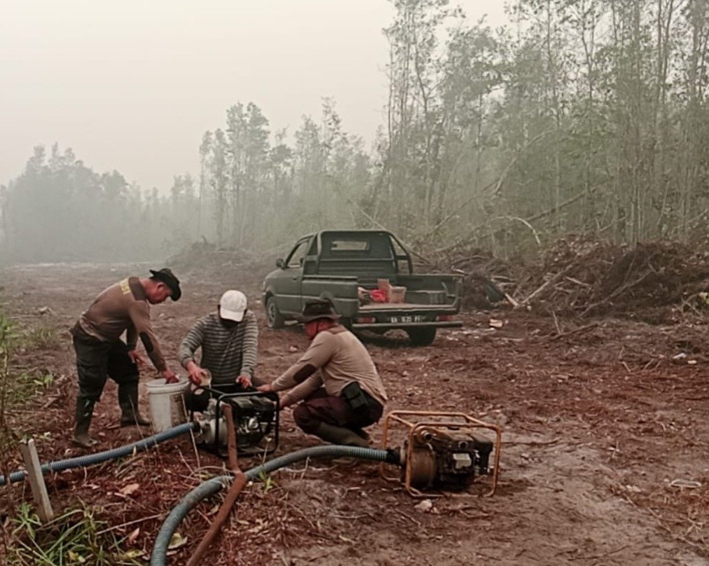 Cegah Api Meluas, Satgas Karhutla Polresta Padamkan Lahan di Tangkiling