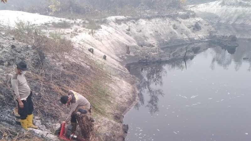 Lanjutkan Pemadaman Karhutla, Regu 2 Polresta Palangka Raya Tangani Bara Api di Marang