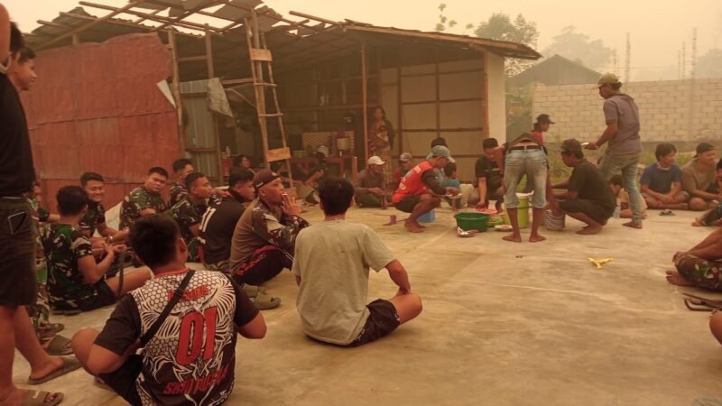 Jalin Keakraban, Anggota Satgas TMMD Kodim 1016/Plk Laksanakan Makan Siang Bersama
