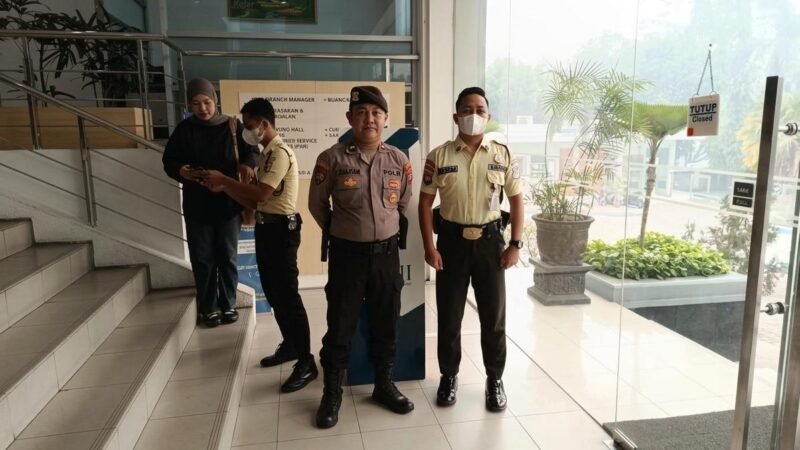 Satpamobvit Hadir Berikan Rasa Aman, Aktivitas Perbankan Berjalan Tertib
