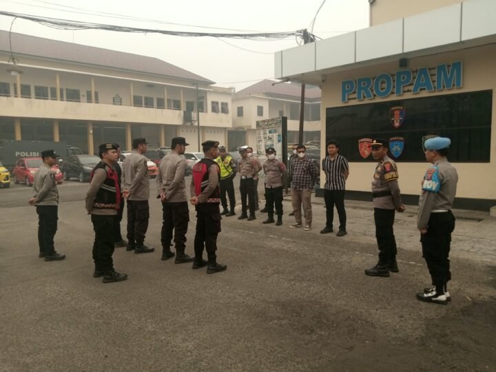 Saat Apel Serah Terima, Pamapta II SPKT Polresta Palangka Raya Tekankan Pelayanan Prima