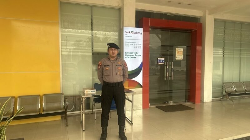 Satpamobvit Polresta Palangka Raya Siaga di Bank, Pastikan Keamanan Aktivitas Perbankan