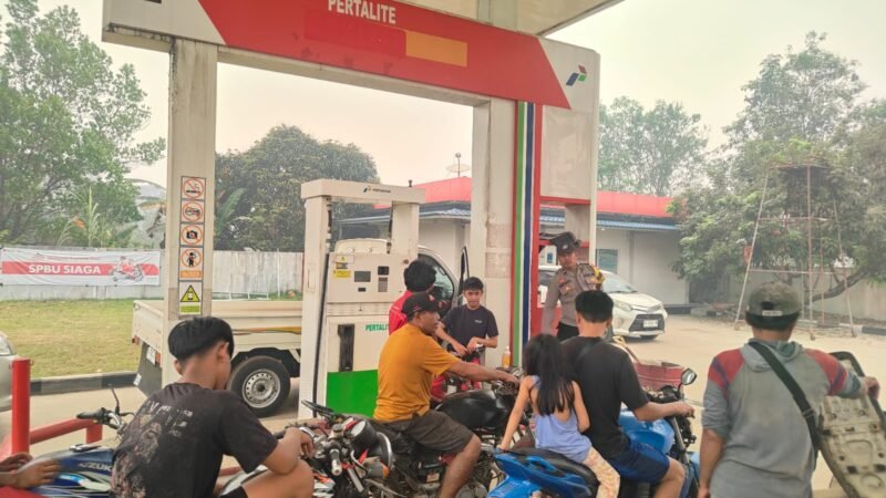 Pastikan Pengisian BBM Lancar, Polsek Rakumpit Pantau APMS Petuk Barunai