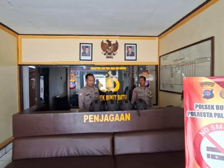 Dukung Kesiapan Dinasnya, Piket Polsek Bukit Batu Periksa Alat Inventaris