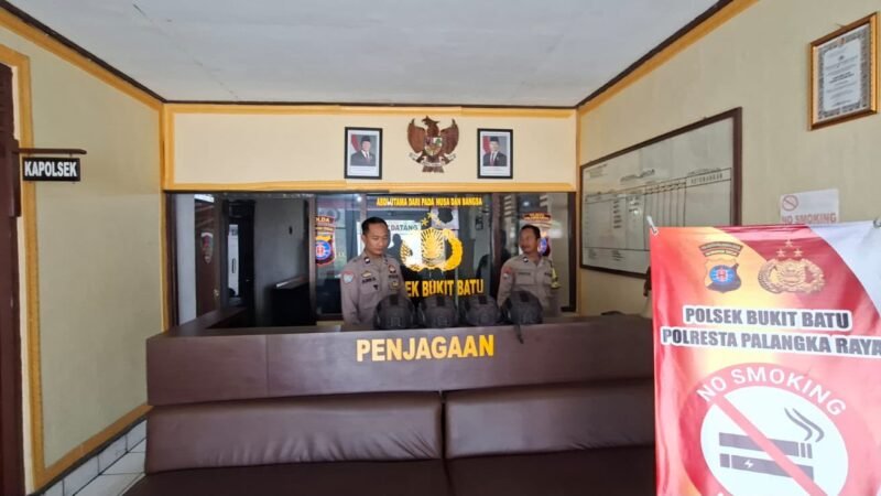 Dukung Kesiapan Dinasnya, Piket Polsek Bukit Batu Periksa Alat Inventaris