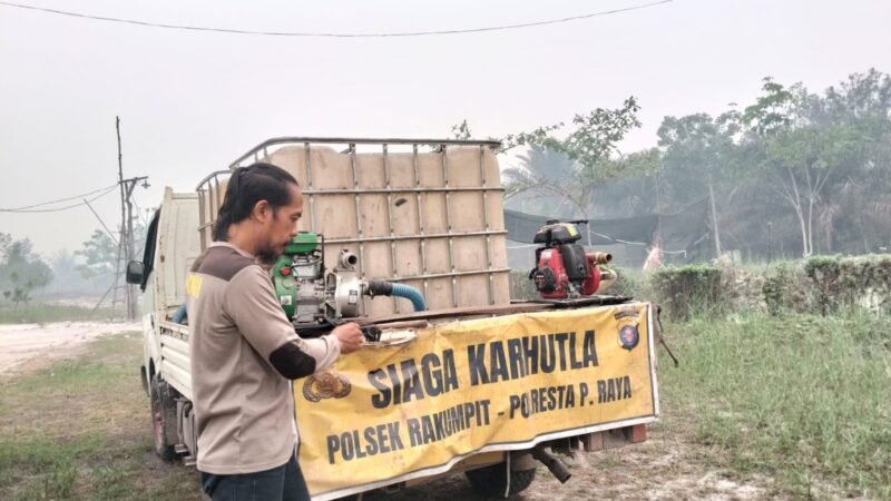 Sebelum Dioperasikan, Anggota Polsek Rakumpit Periksa Sarpras Karhutla di Mako