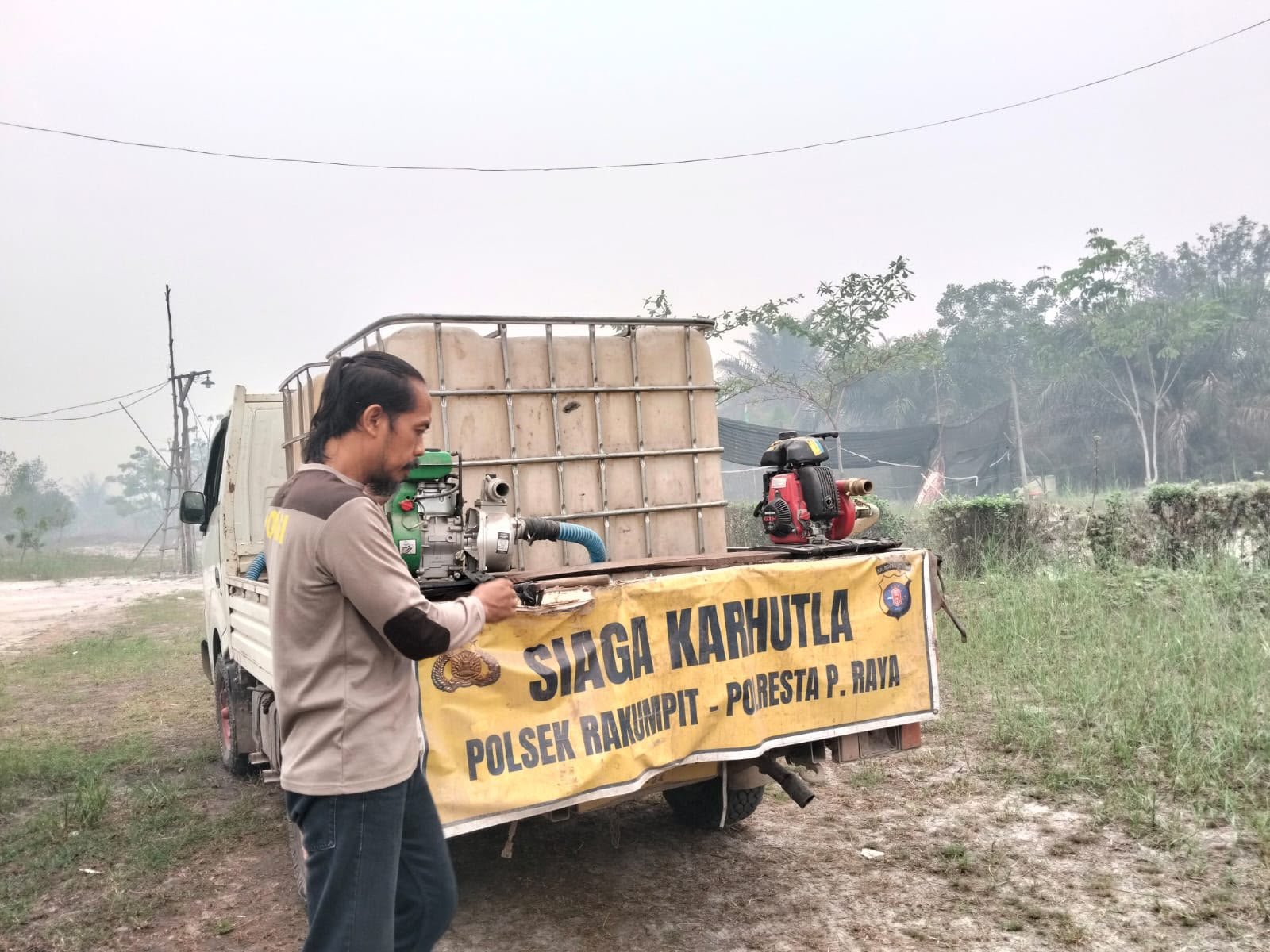 Sebelum Dioperasikan, Anggota Polsek Rakumpit Periksa Sarpras Karhutla di Mako