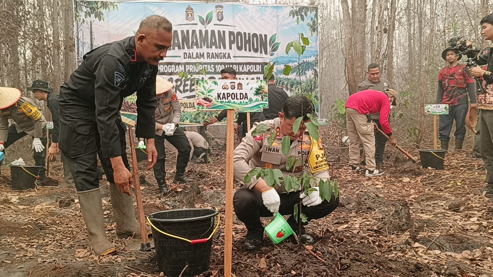 Pulihkan Lahan Bekas Terbakar, Polda Kalteng Wujudkan Green Policing Dengan Tanam 500 Bibit Pohon Belangiran